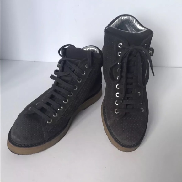 Authentic Chanel boots size 38 - Picture 2 of 3